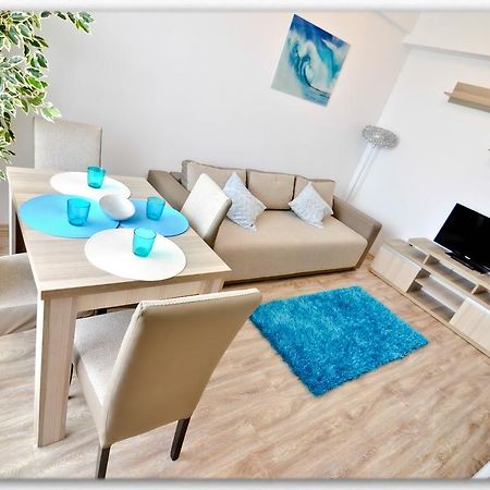 Summerland Luxury Studios By The Sea Mamaia Room photo
